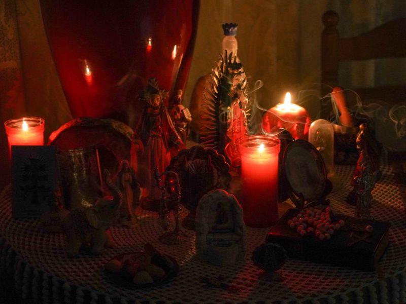 Imagen: Mesita con velas (2).