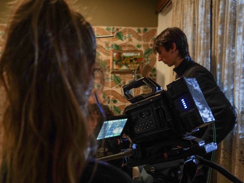 Imagen: Alex con la cámara.